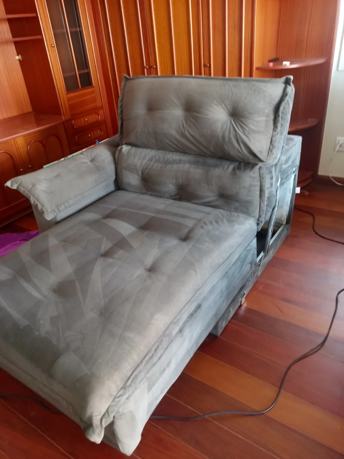 Sofá retrátil cinza antes
