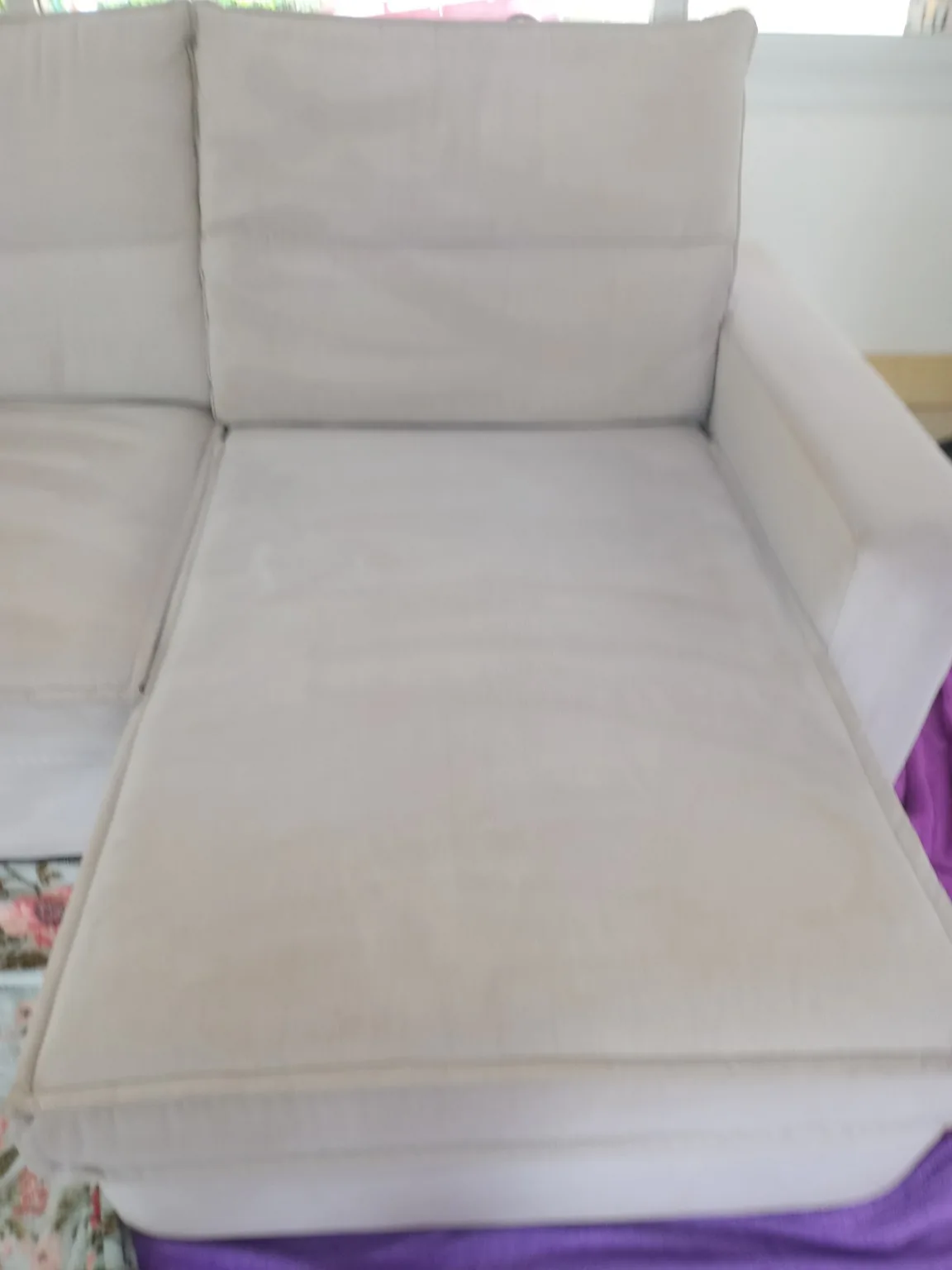 Sofá retrátil claro antes